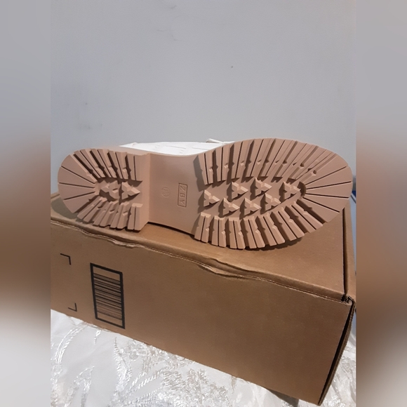 #87 NIB WOMEN'S CREAM GATOR STACKED LOAFER SIZE 7 1/2M - Picture 2 of 5